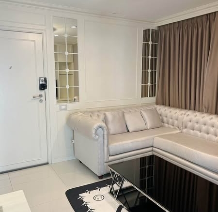 living room and bedroom of Lumpini Place Srinagarindra – Hua Mak Station