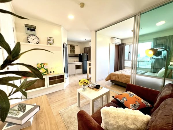 living room and bedroom of Lumpini Ville La Salle – Bearing
