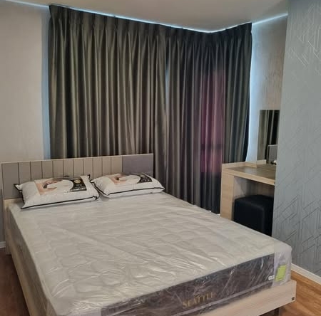 bedroom of Lumpini Ville Phattanakarn-Srinakarin Condominium