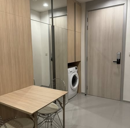 room interior and bathroom of M Jatujak