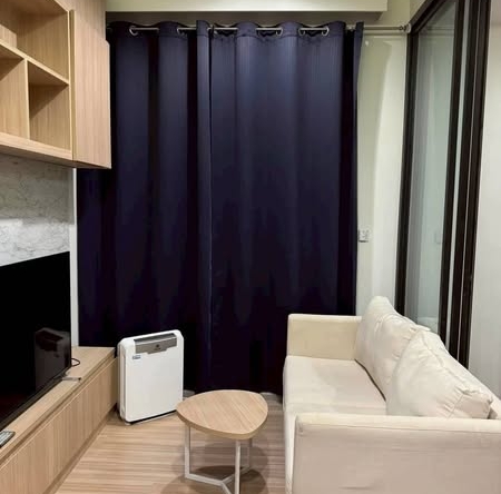 room interior and bathroom of M Jatujak