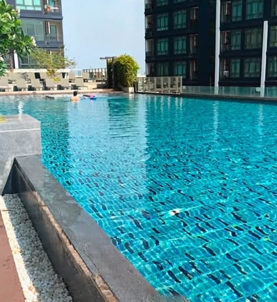 pool of Metro Sky Prachachuen