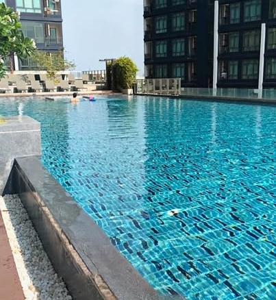 pool of Metro Sky Prachachuen