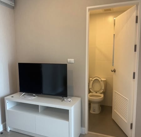 room interior and bathroom of Metro Sky Prachachuen