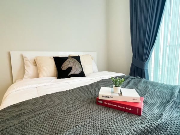 bedroom of Metro Sky Wutthakat