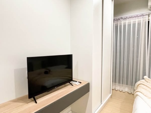 bedroom and room interior of Metro Sky Wutthakat