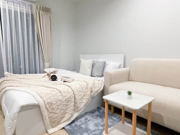 living room and bedroom of Metro Sky Wutthakat