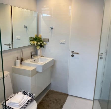 room interior and bathroom of Nara 9