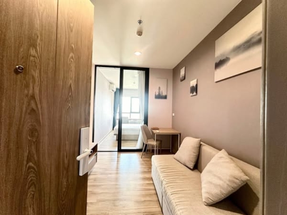 living room and room interior of Niche MONO Sukhumvit Bearing