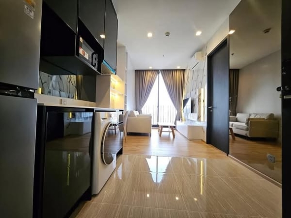 bedroom of Noble Around Ari