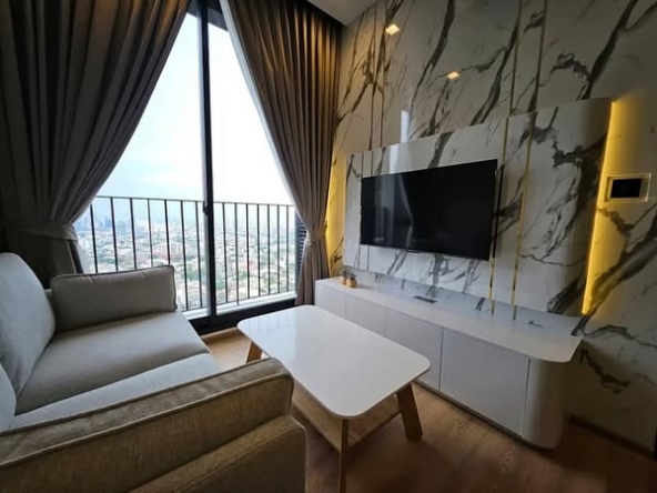 bedroom and living room of Noble Around Ari