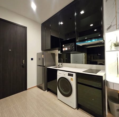 kitchen of Noble Around Ari