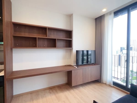 room interior of Noble Around Ari