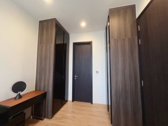 room interior of Noble Around Ari