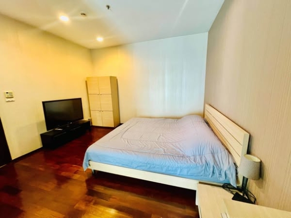 bedroom of Noble Ora