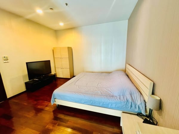 bedroom of Noble Ora
