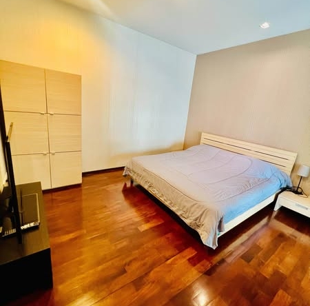 bedroom of Noble Ora