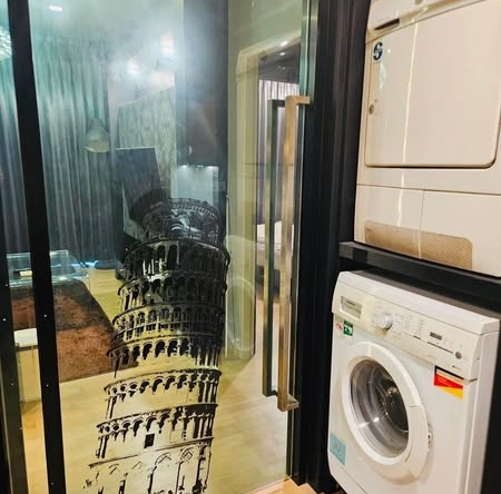 room interior of Noble Reveal