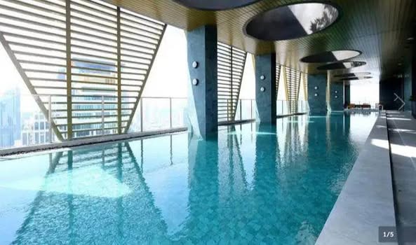 pool of Noble State Sukhumvit 39