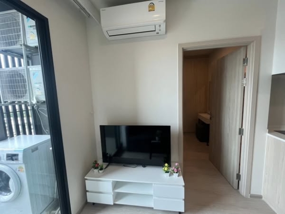 bedroom and room interior of NUE Noble Ratchada Lat Phrao (นิว โนเบิล รัชดา ลาดพร้าว)