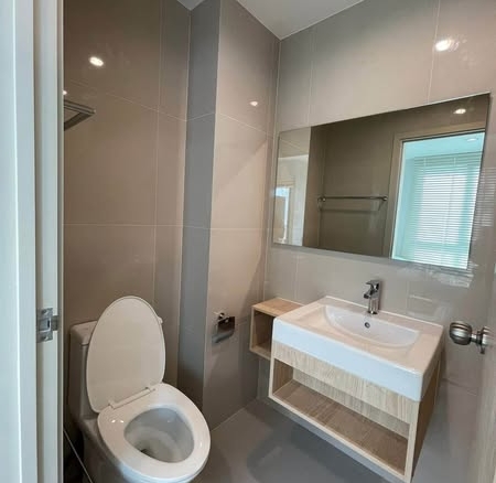 bathroom of NUE Noble Srinakarin Lasalle นิว โนเบิล ศรีนครินทร์ – ลาซาล
