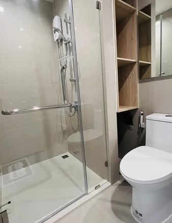 room interior and bathroom of NUE Noble Srinakarin Lasalle นิว โนเบิล ศรีนครินทร์ – ลาซาล