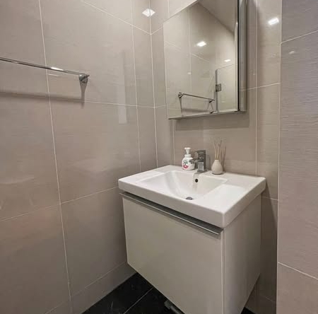 bathroom of Park Origin Phrom Phong