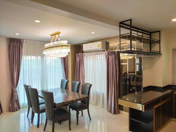 room interior of Passorn Prestige Luxe Pattanakarn 44