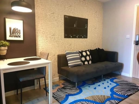 living room of Pause 115