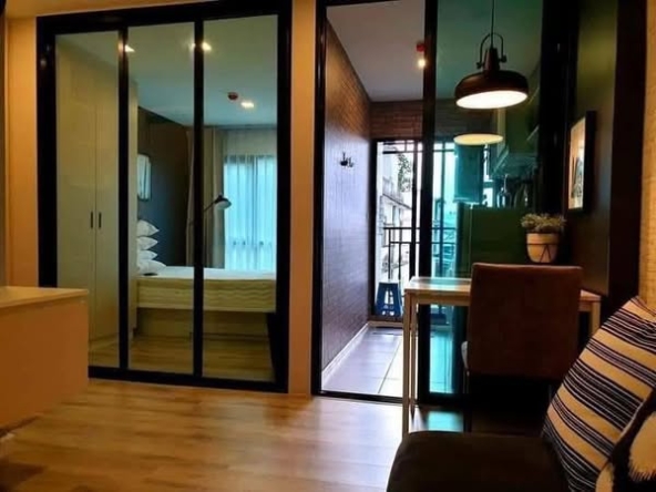 room interior of Pause 115
