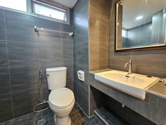 bathroom of Petshy Condo – คอนโดเลี้ยงสัตว์ได้