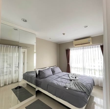 bedroom and room interior of Phanason City Condo
