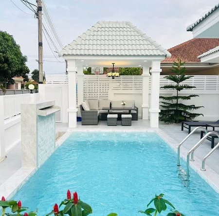 pool of บ้านพักพูลวิลล่าพัทยา