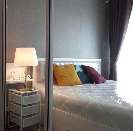 bedroom and room interior of Regent Home 97/1