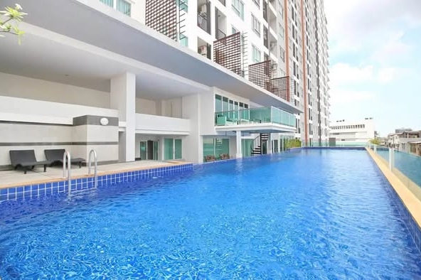 pool of Regent Orchid Condominium