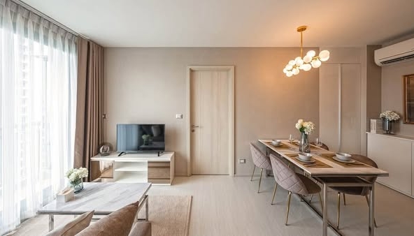 bedroom and living room of Rhythm Sukhumvit 42