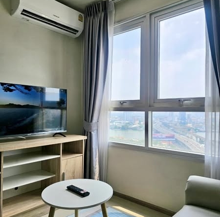 living room and bedroom of Rich Park Chao Phraya