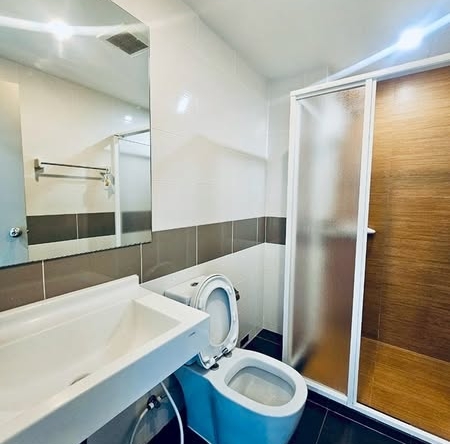 bathroom of Rich Park Triple Station