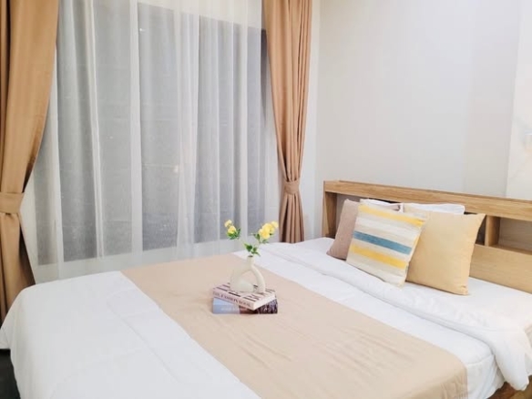 bedroom of Rich Park Triple Station