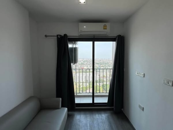 bedroom of Rich Park Triple Station