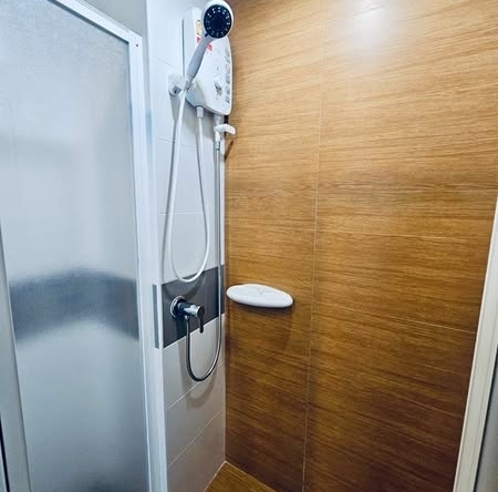 room interior and bathroom of Rich Park Triple Station