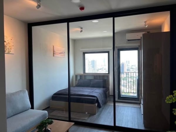 bedroom and room interior of Rich Point @BTS Wutthakat
