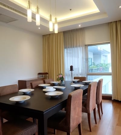 room interior of Royal Residence Park