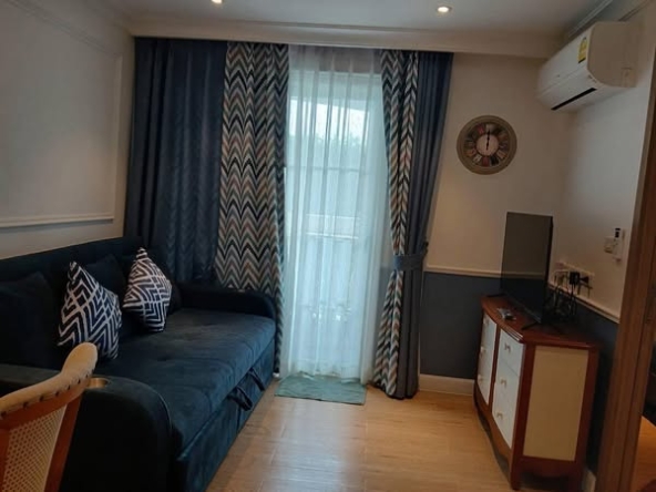 living room and bedroom of Seven Seas Côte d’Azur