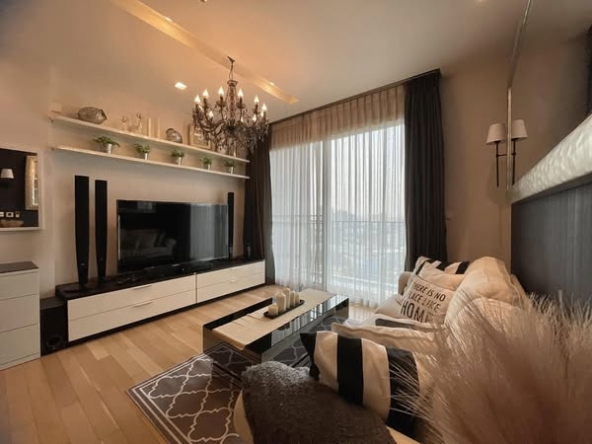 living room and bedroom of Siri at Sukhumvit