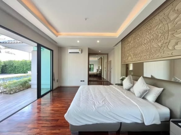 bedroom and room interior of Siri Sala Private Thai Villa