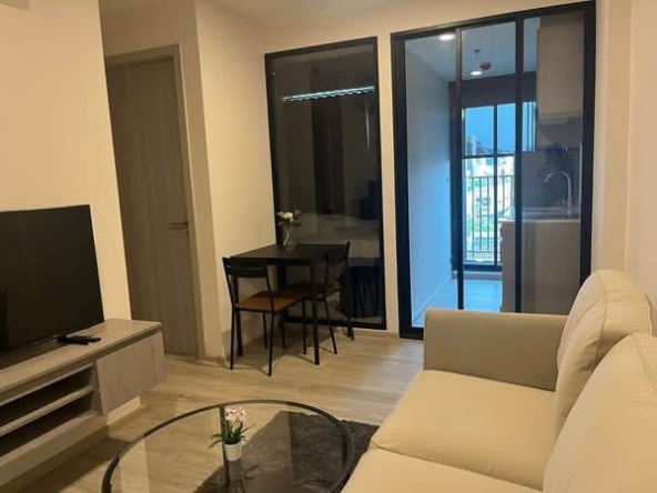 living room and bedroom of SO Origin Phahol 69 Station