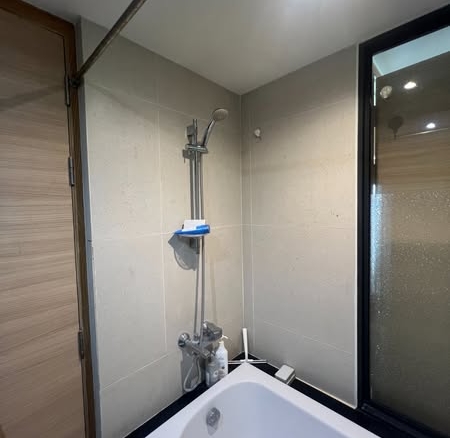 room interior and bathroom of Socio Reference 61