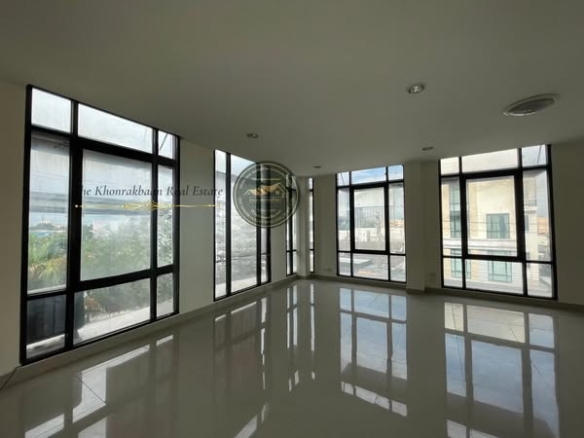 room interior of Soi Mu Ban Ban Klang Krung Office Park