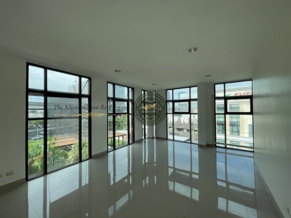 room interior of Soi Mu Ban Ban Klang Krung Office Park